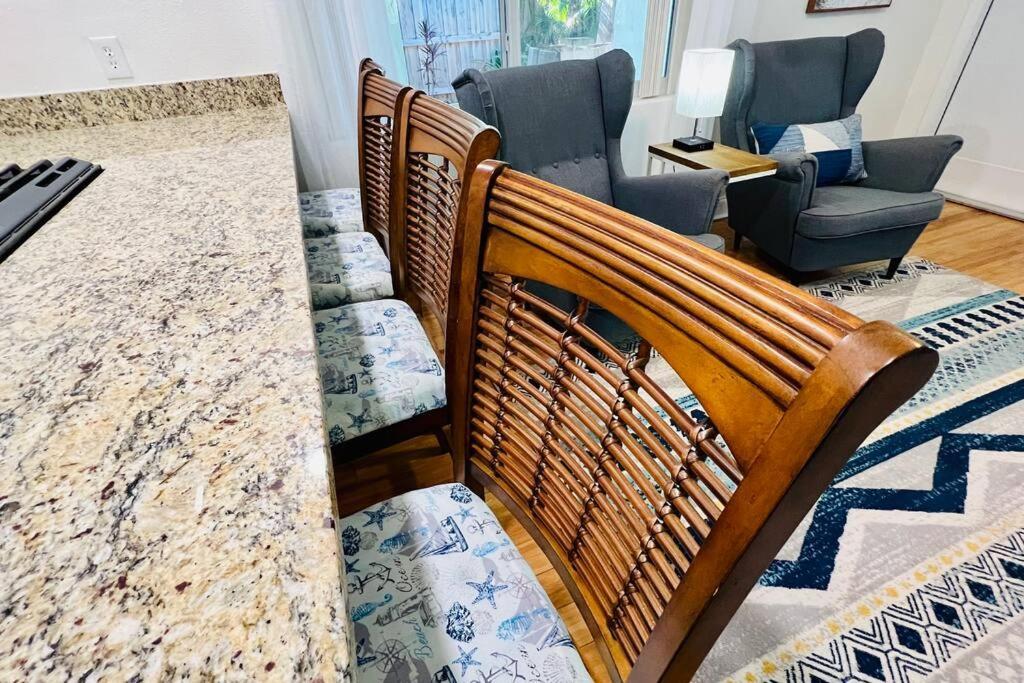 Luxury 2/2 Private Oasis W/Hot Tub Walk To Beach Кейп Канаверал Екстериор снимка