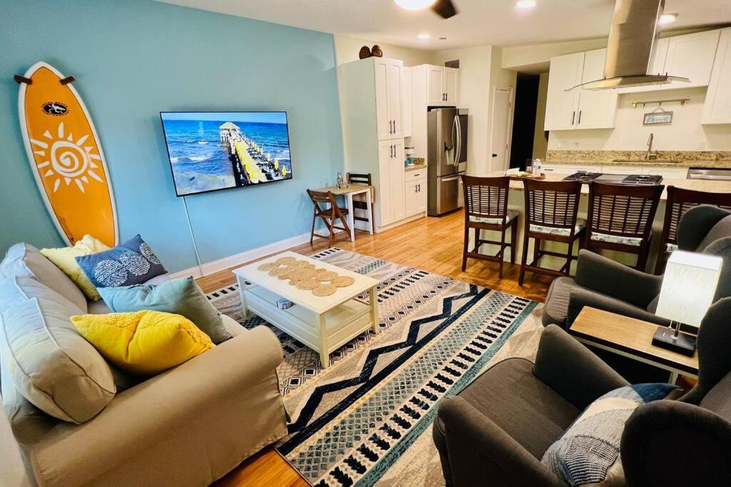 Luxury 2/2 Private Oasis W/Hot Tub Walk To Beach Кейп Канаверал Екстериор снимка